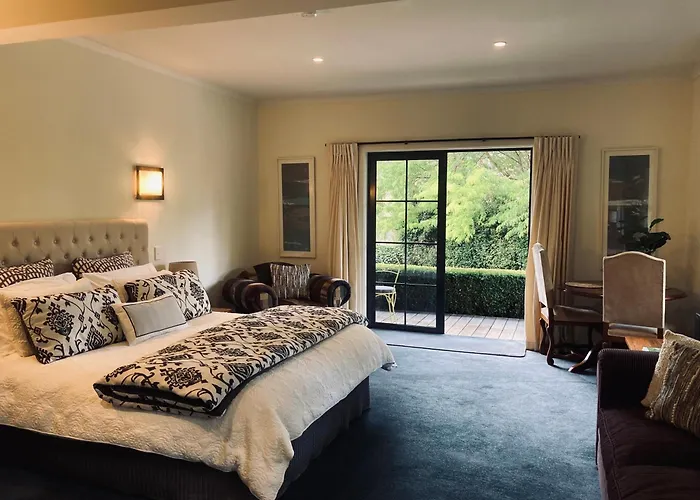 Moonlight Escape Lodge